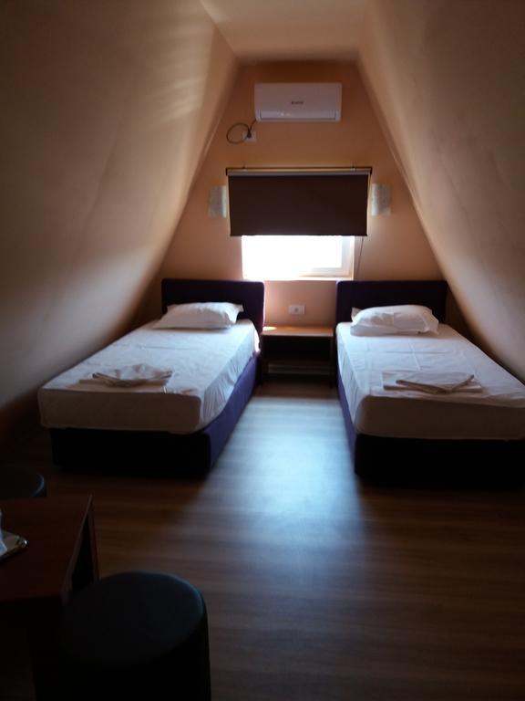 Casa Dalena Hotel Костинещи Екстериор снимка