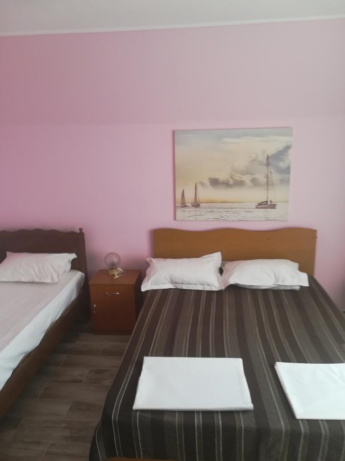 Casa Dalena Hotel Костинещи Екстериор снимка