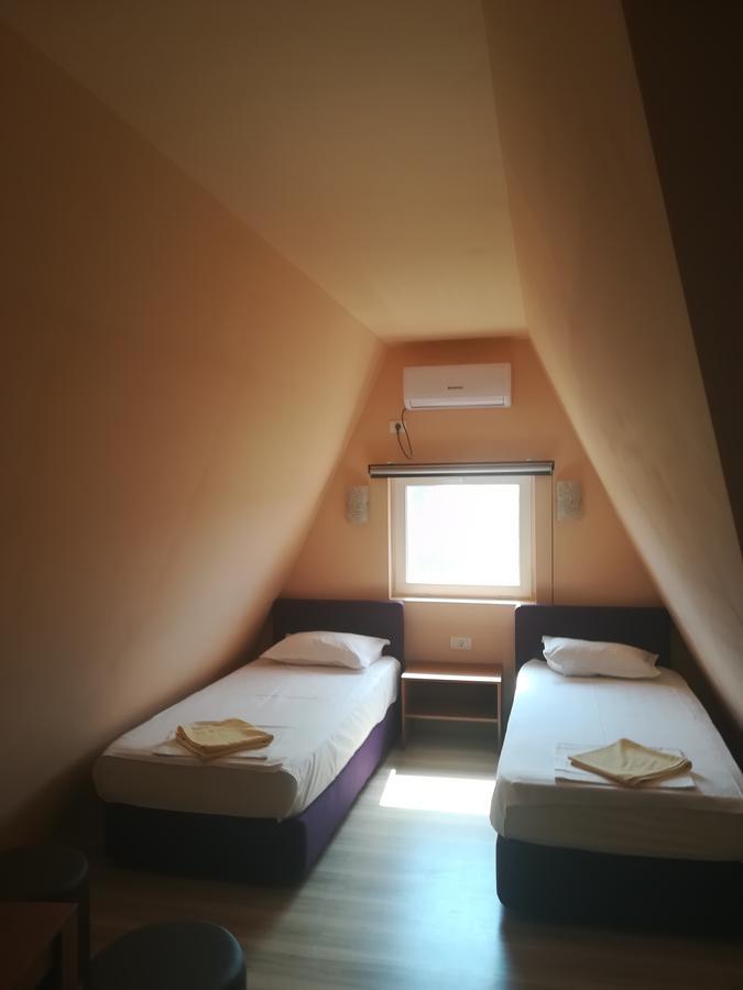 Casa Dalena Hotel Костинещи Екстериор снимка